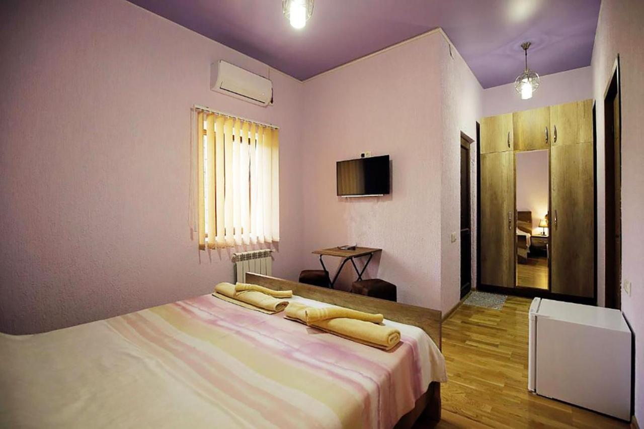 Nickos Hotel Kʼutʼaisi Exterior foto